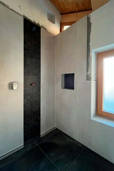 Posatura piastrelle bagno